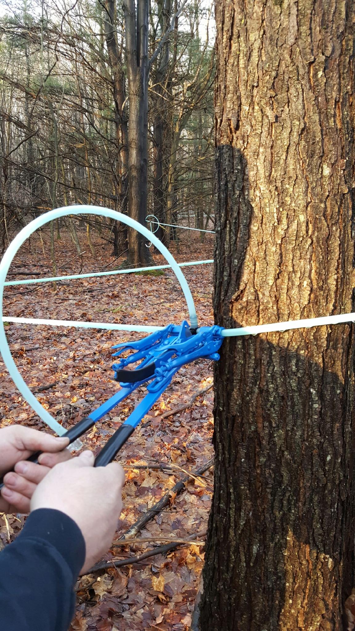 Double Hand CutIn Pliers for 5/16" Tubing Smoky Lake Maple Products, LLC